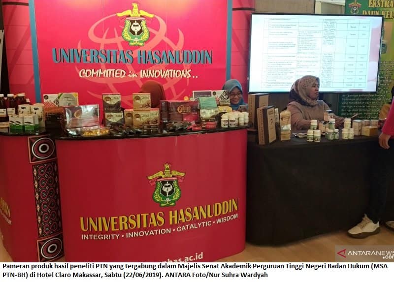 Pameran produk hasil peneliti PTN yang tergabung dalam Majelis Senat Akademik Perguruan Tinggi Negeri Badan Hukum (MSA PTN-BH) di Hotel Claro Makassar, Sabtu (22/06/2019). ANTARA Foto/Nur Suhra Wardyah